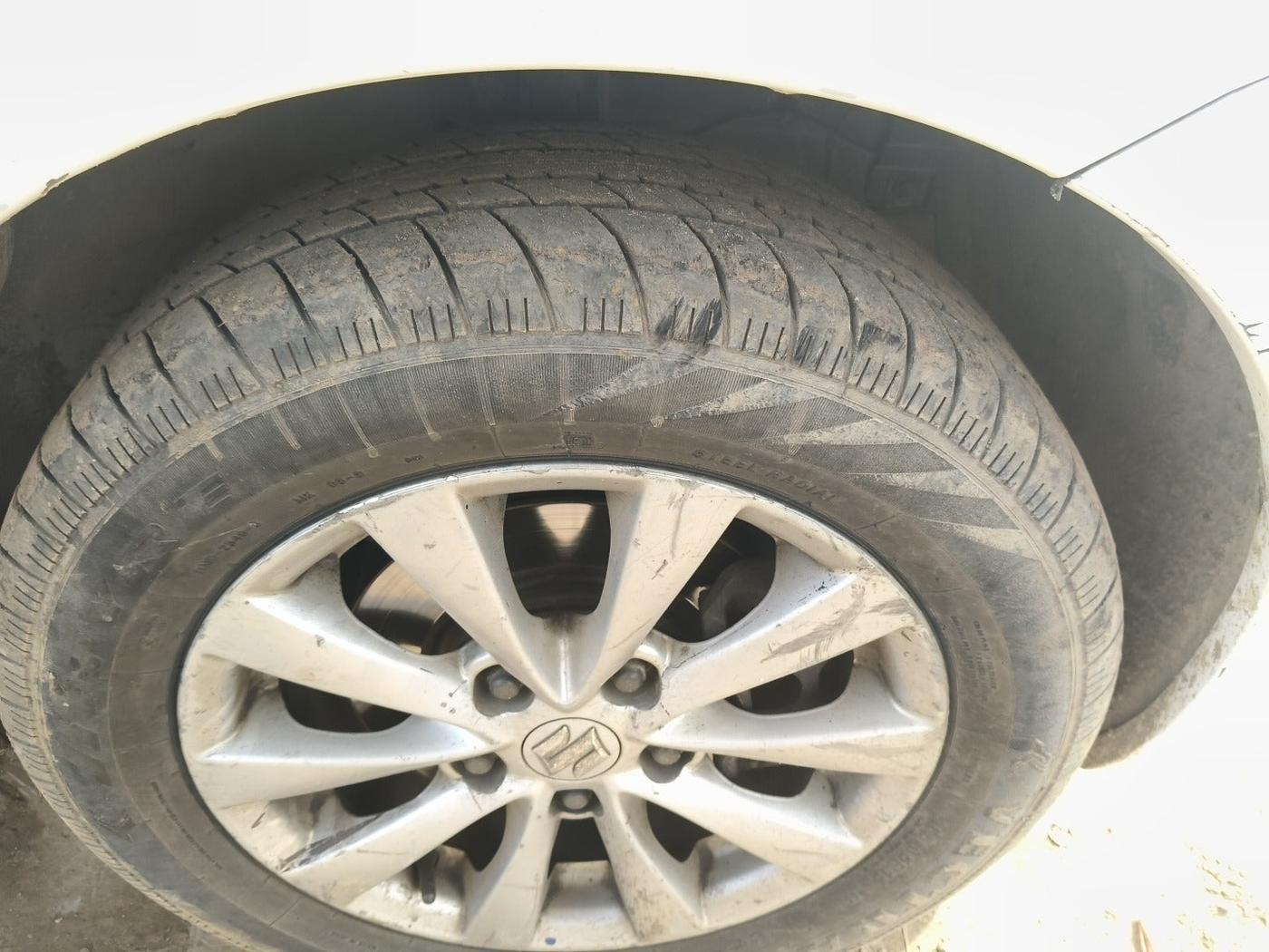 2015 Maruti Ertiga ZXI, Petrol, Manual, 59,323 km, tyre