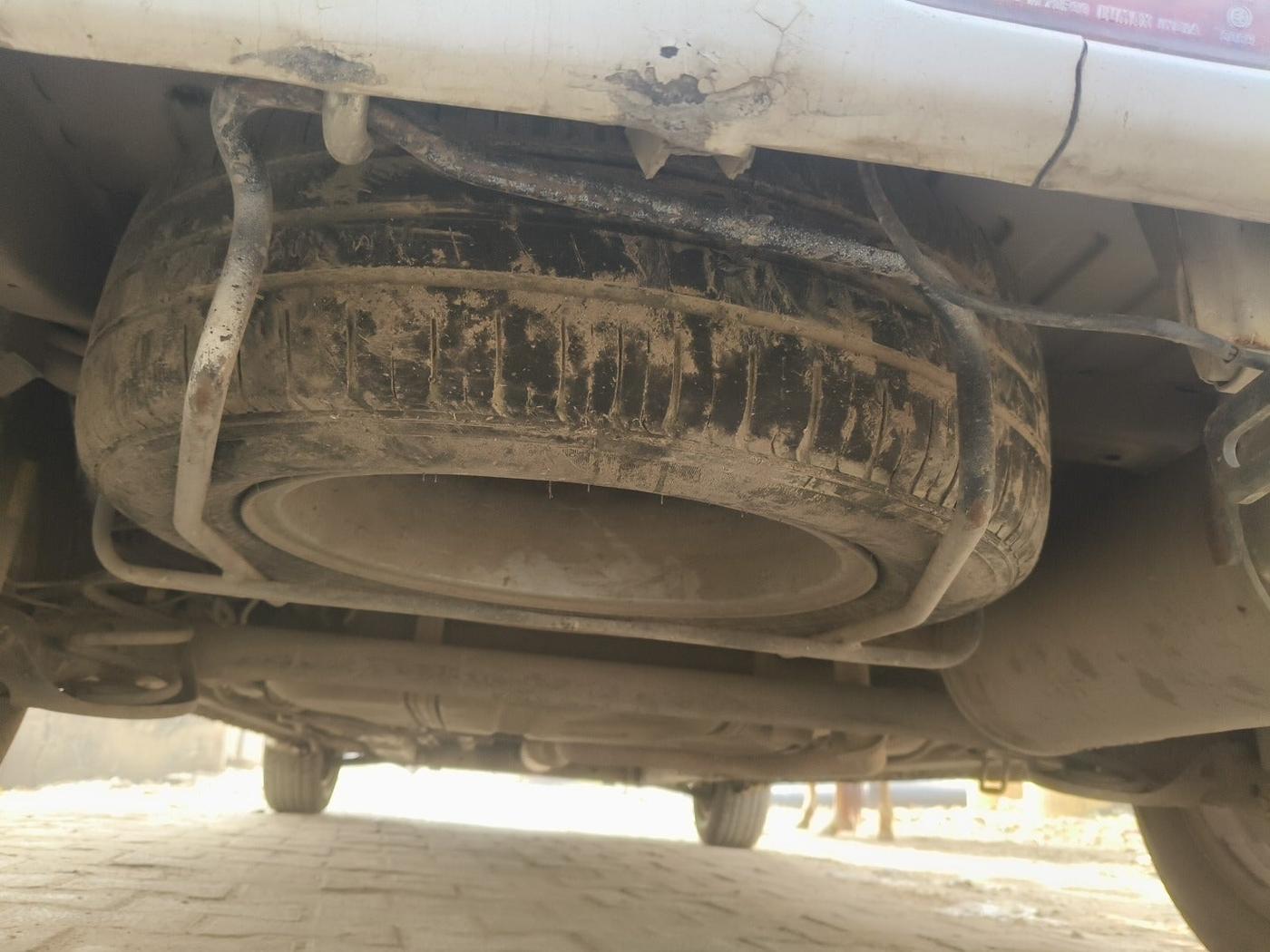 2015 Maruti Ertiga ZXI, Petrol, Manual, 59,323 km, tyre
