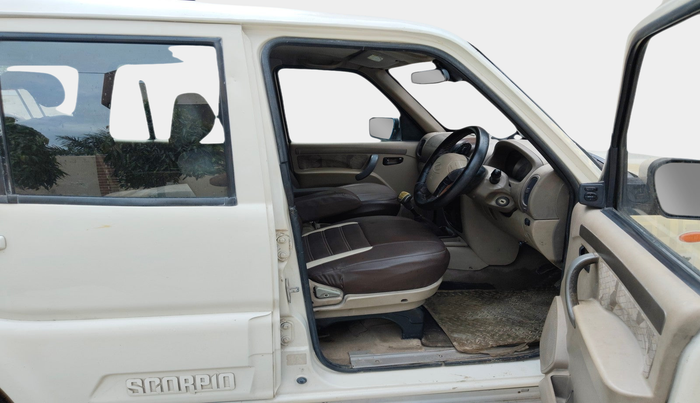2014 Mahindra Scorpio VLX 2WD, Diesel, Manual, 68,582 km, interior