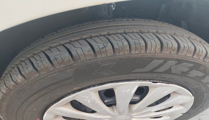 2017 Maruti Swift LXI (O), Petrol, Manual, 71,223 km, tyre