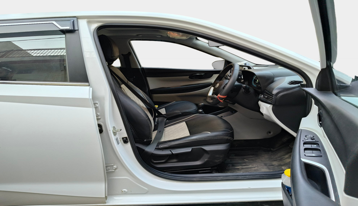 2024 Hyundai NEW I20 ASTA 1.2 MT, Petrol, Manual, 5,841 km, interior