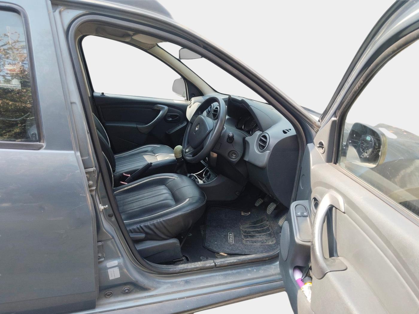 2015 Renault Duster 85 PS RXE DIESEL, Diesel, Manual, 66,922 km, interior