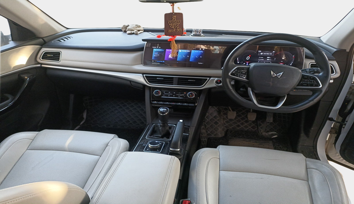 2023 Mahindra XUV700 AX 7 P MT 7 STR, Petrol, Manual, 18,860 km, interior