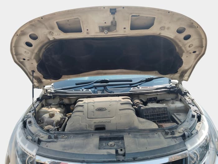 2020 Mahindra XUV500 W11 AT, Diesel, Automatic, 1,19,896 km, exterior