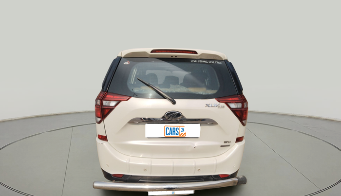 2020 Mahindra XUV500 W11 AT, Diesel, Automatic, 1,19,896 km, exterior