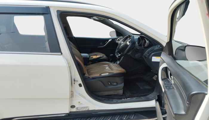 2020 Mahindra XUV500 W11 AT, Diesel, Automatic, 1,19,896 km, interior