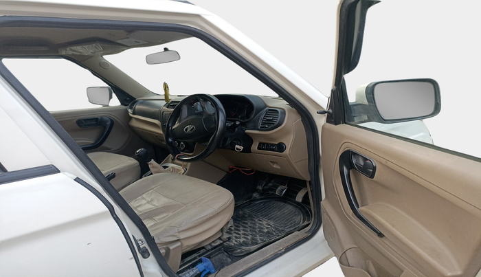 2019 Mahindra TUV300 T6 PLUS, Diesel, Manual, 1,84,601 km, interior