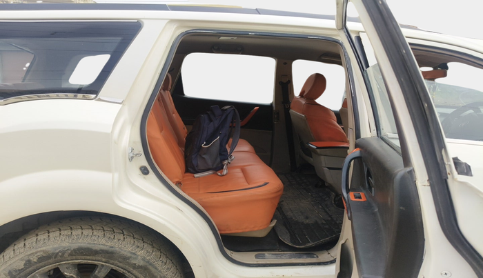 2016 Mahindra XUV500 W4, Diesel, Manual, 1,15,233 km, interior