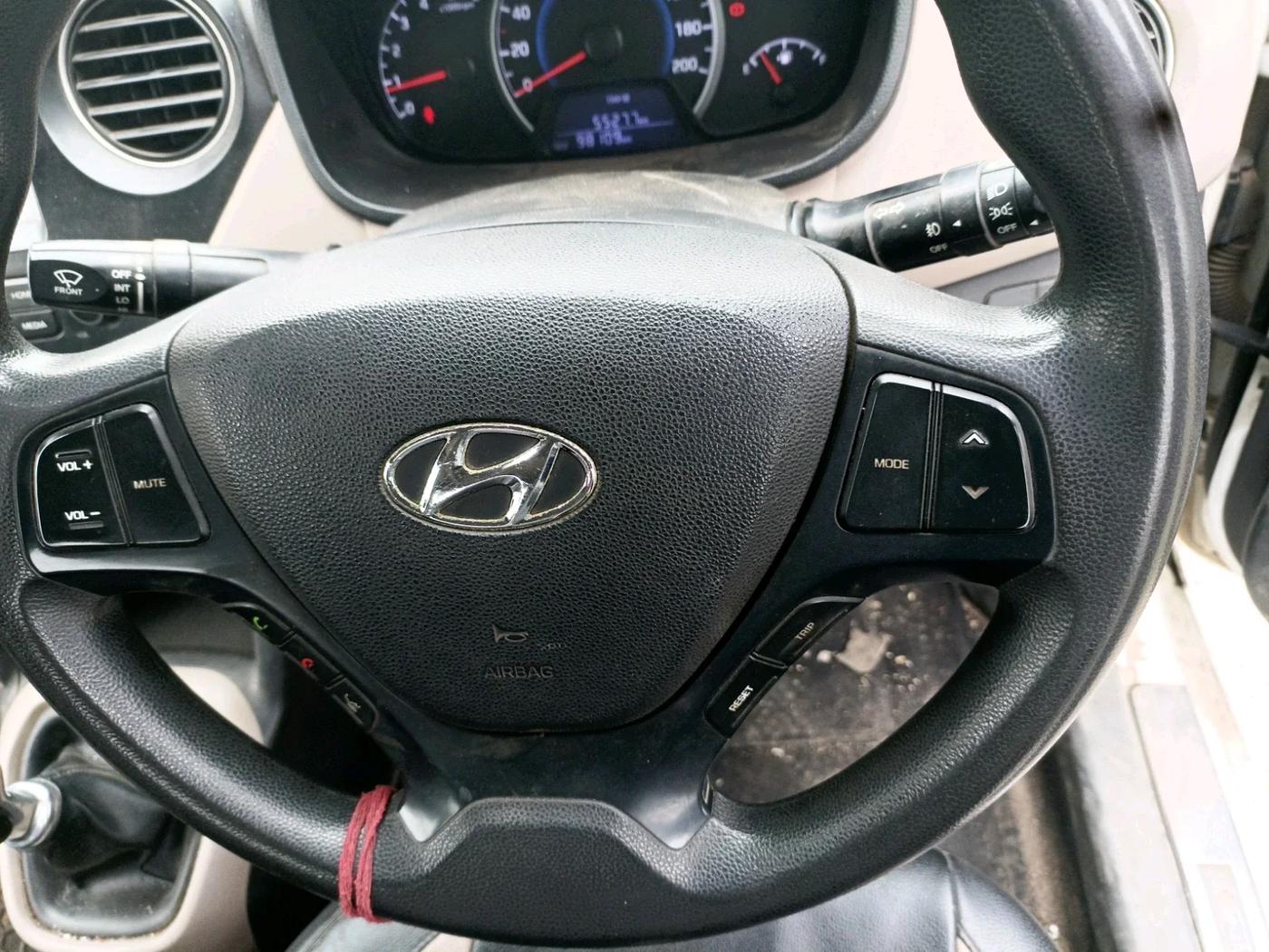 2017 Hyundai Grand i10 SPORTZ (O) 1.2 U2 CRDI, Diesel, Manual, 1,01,685 km, interior