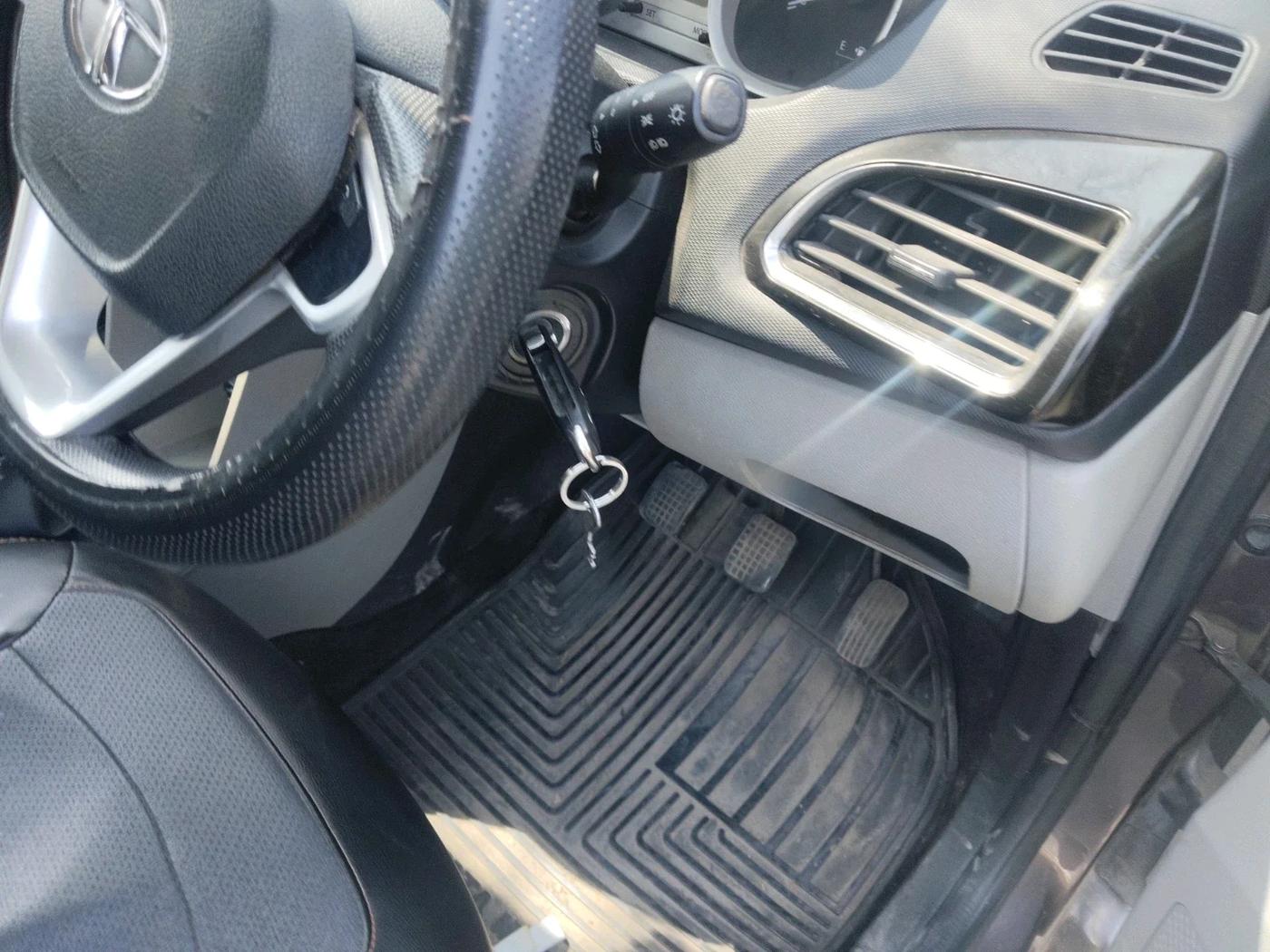 2017 Tata Tiago XZ PETROL, Petrol, Manual, 1,12,898 km, interior