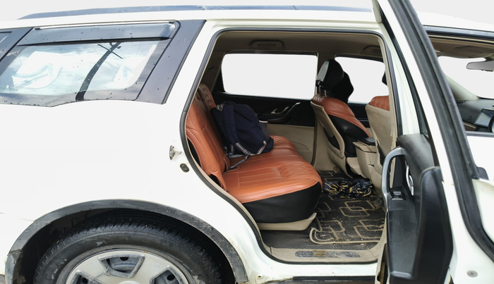 2016 Mahindra XUV500 W6, Diesel, Manual, 1,61,323 km, interior