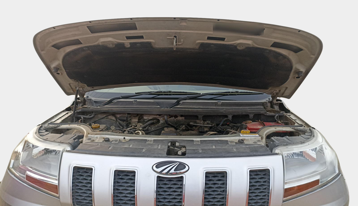 2016 Mahindra TUV300 T8, Diesel, Manual, 1,40,205 km, exterior