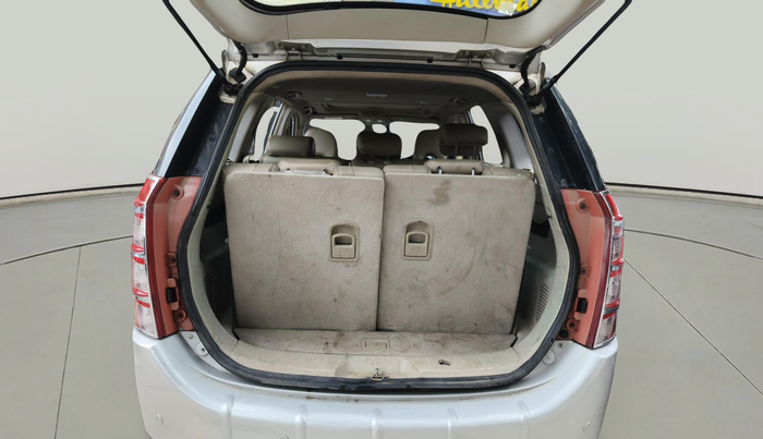 2016 Mahindra XUV500 W10, Diesel, Manual, 1,75,632 km, exterior