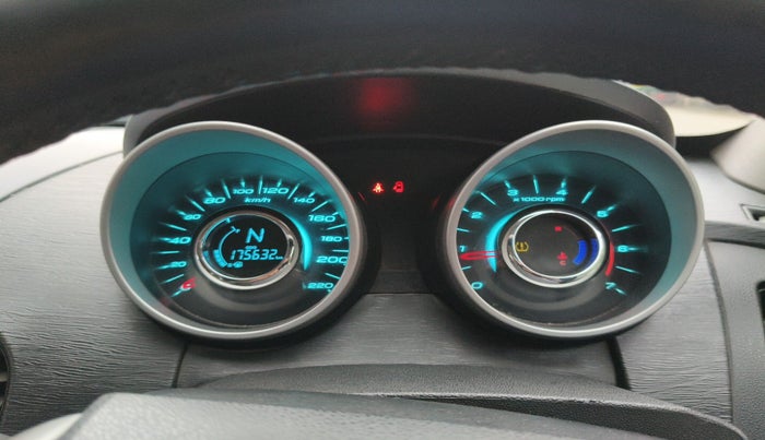 2016 Mahindra XUV500 W10, Diesel, Manual, 1,75,632 km, interior