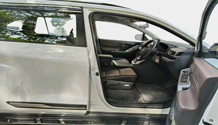 2023 Toyota INNOVA HYCROSS GX (O) 7 STR, Petrol, Automatic, 37,919 km, interior