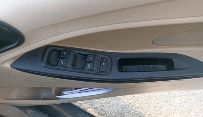 2017 Ford Figo Aspire TITANIUM 1.2 PETROL, Petrol, Manual, 40,742 km, interior