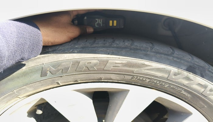 2015 Hyundai Verna FLUIDIC 4S 1.6 VTVT SX, Petrol, Manual, 80,251 km, tyre