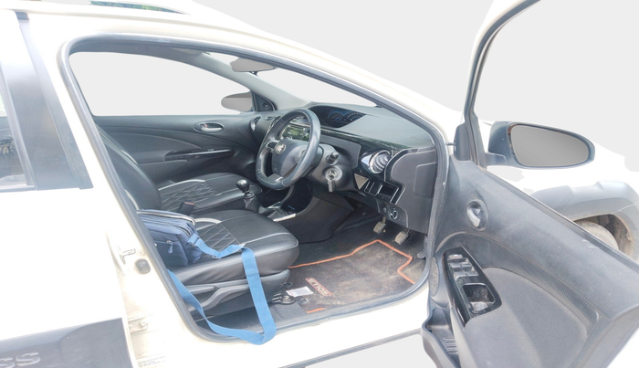 2014 Toyota Etios CROSS 1.4 VD, Diesel, Manual, 27,865 km, interior
