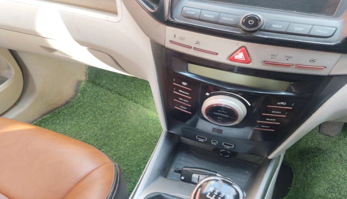 2019 Mahindra XUV300 W8 1.2 PETROL, Petrol, Manual, 68,005 km, interior