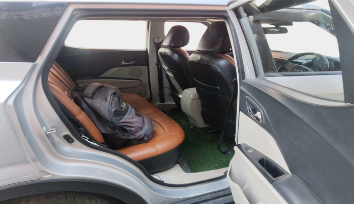 2019 Mahindra XUV300 W8 1.2 PETROL, Petrol, Manual, 68,005 km, interior