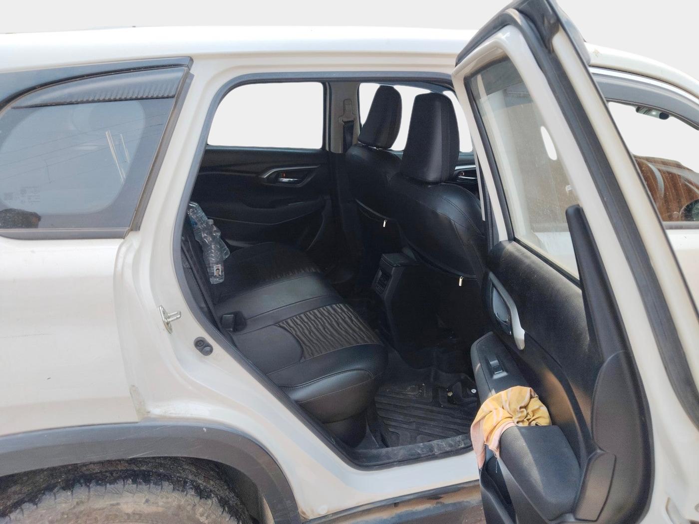 2023 Toyota URBAN CRUISER HYRYDER E NEO DRIVE, Petrol, Manual, 18,075 km, interior