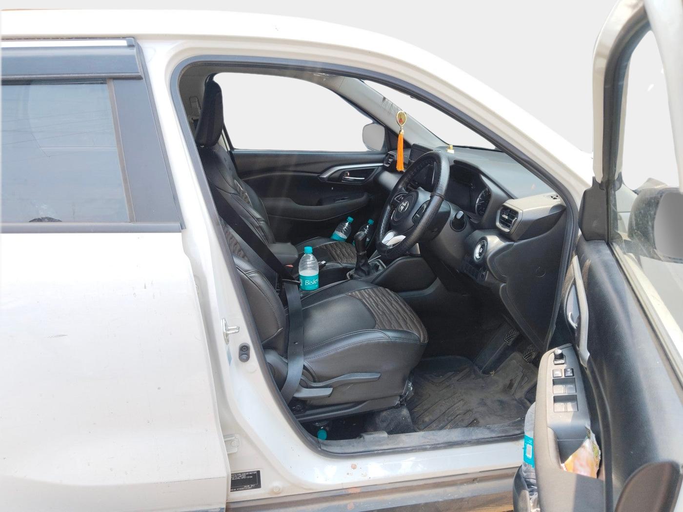 2023 Toyota URBAN CRUISER HYRYDER E NEO DRIVE, Petrol, Manual, 18,075 km, interior