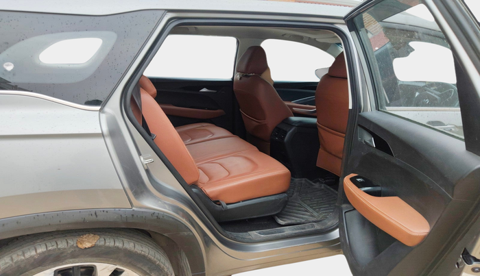 2021 MG HECTOR PLUS SELECT 2.0 DIESEL TURBO MT 7-STR, Diesel, Manual, 71,526 km, interior