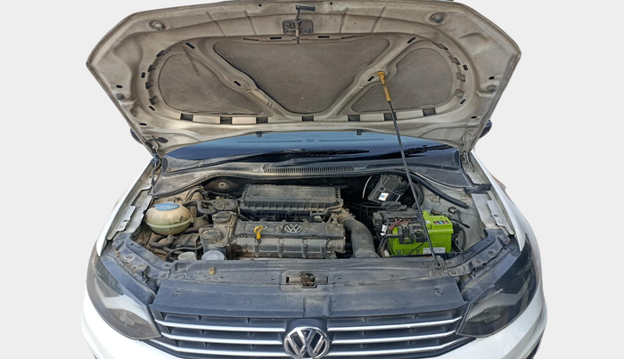 2015 Volkswagen Vento HIGHLINE 1.6 MPI, Petrol, Manual, 75,698 km, exterior