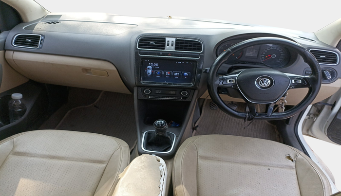 2015 Volkswagen Vento HIGHLINE 1.6 MPI, Petrol, Manual, 75,698 km, interior