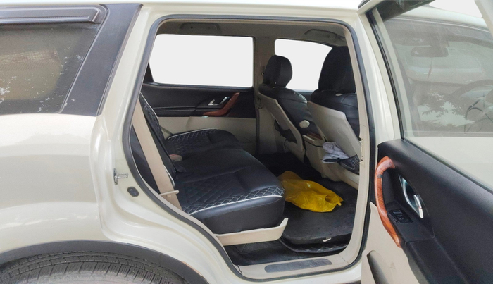 2015 Mahindra XUV500 W6, Diesel, Manual, 98,950 km, interior