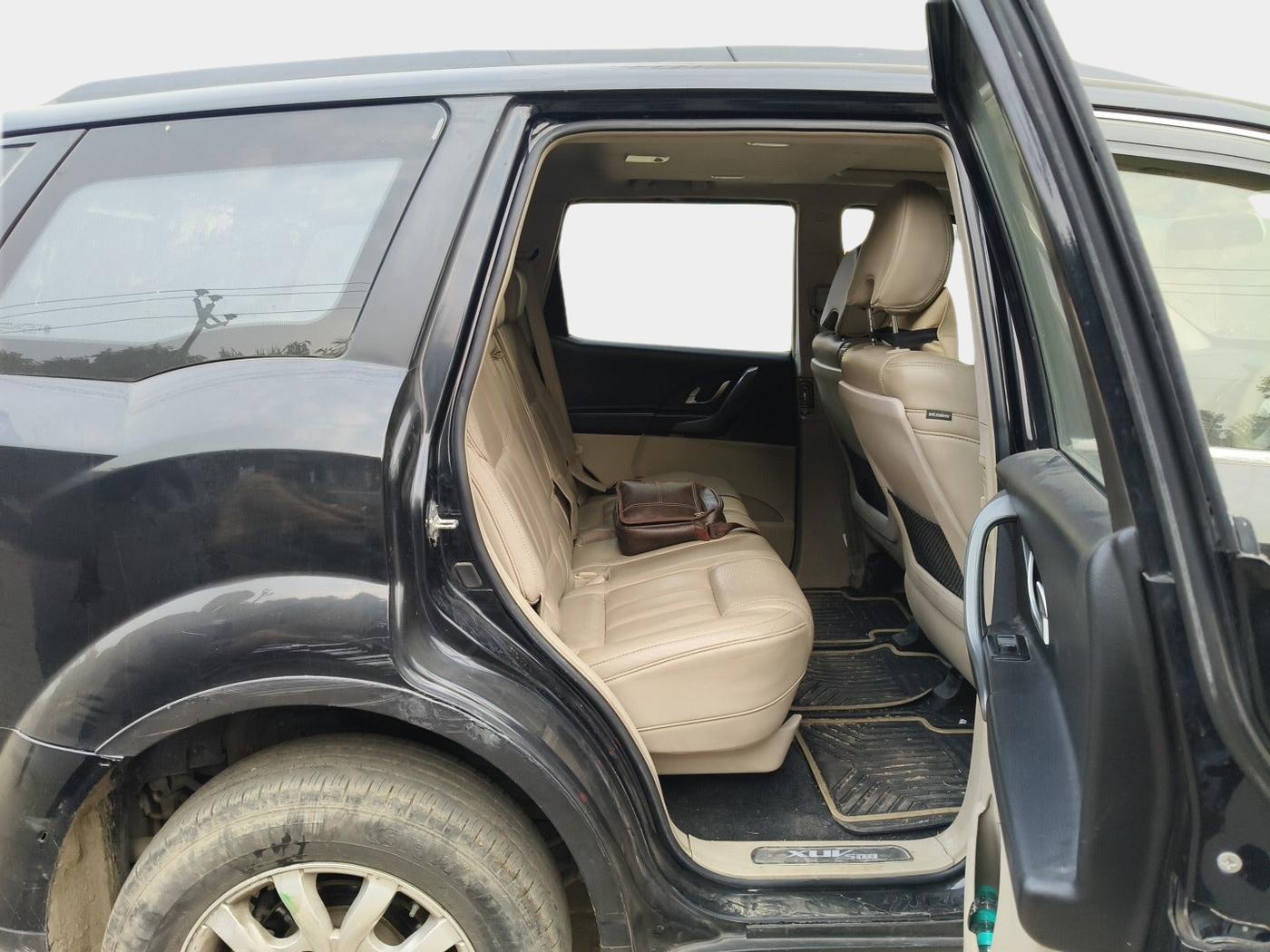 2016 Mahindra XUV500 W10 AT 1.99, Diesel, Automatic, 82,556 km, interior