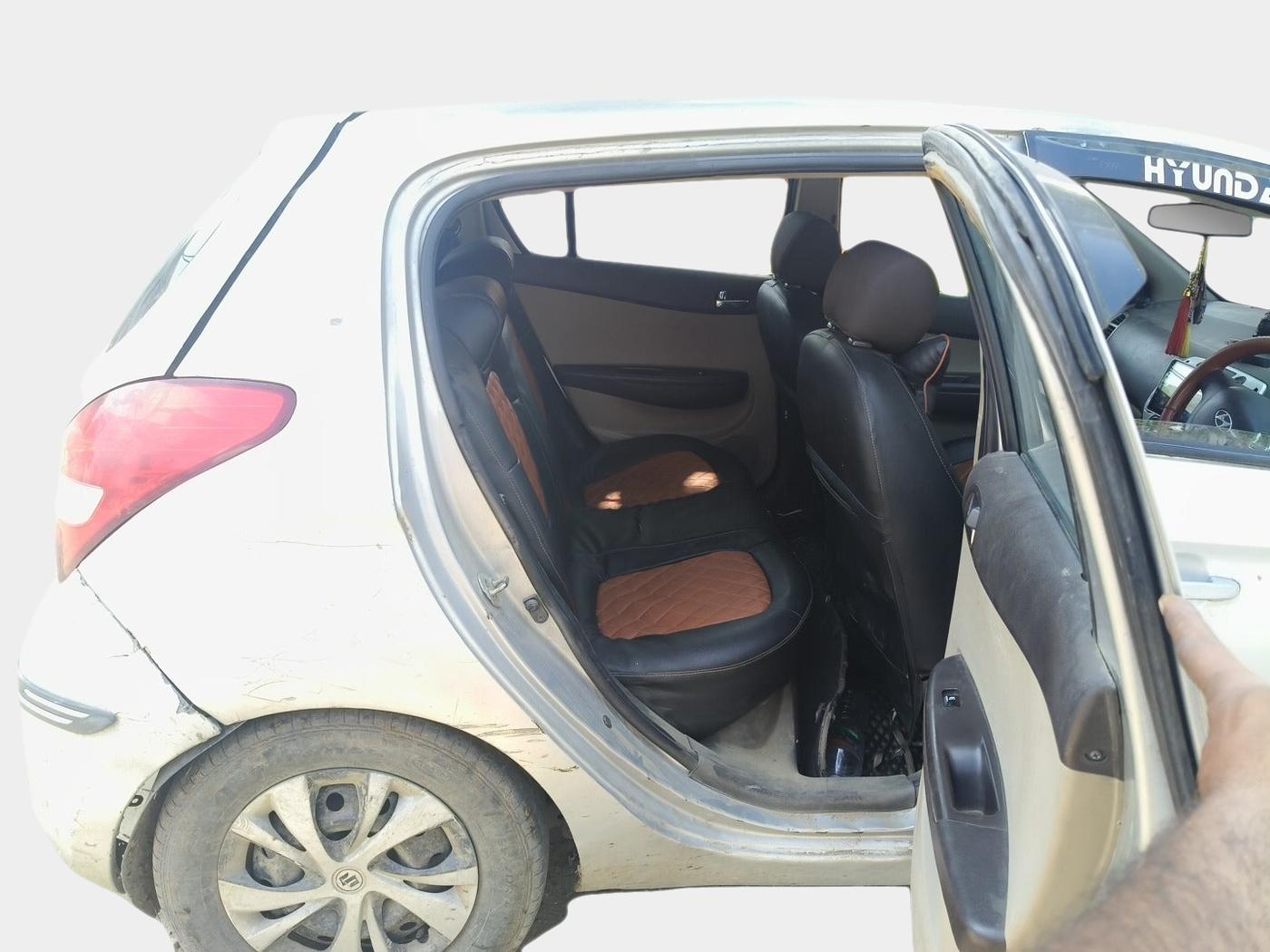2011 Hyundai i20 MAGNA 1.2, Petrol, Manual, 1,15,553 km, interior
