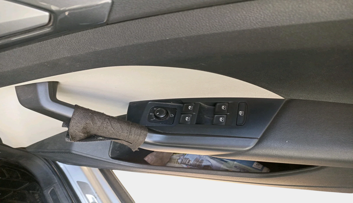 2022 Volkswagen TAIGUN TOPLINE 1.0 TSI MT, Petrol, Manual, 13,908 km, interior