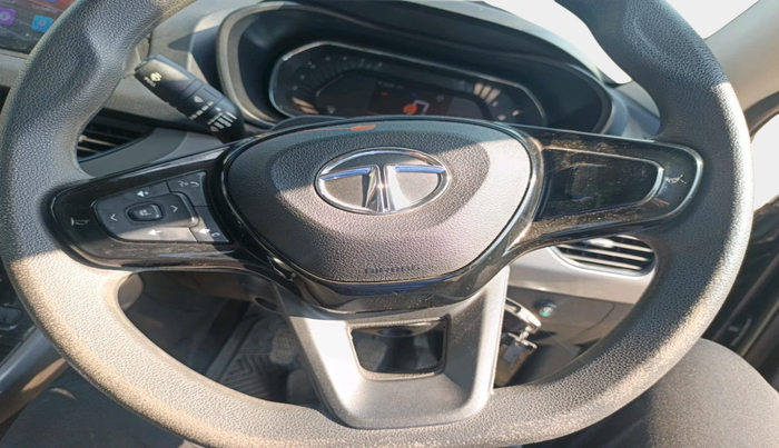 2023 Tata NEXON XM SUNROOF PETROL, Petrol, Manual, 22,982 km, interior