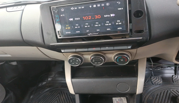 2019 Renault TRIBER RXT, Petrol, Manual, 41,453 km, interior