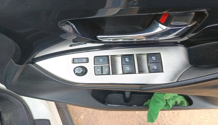 2020 Toyota Innova Crysta 2.4 VX 7 STR, Diesel, Manual, 98,438 km, interior