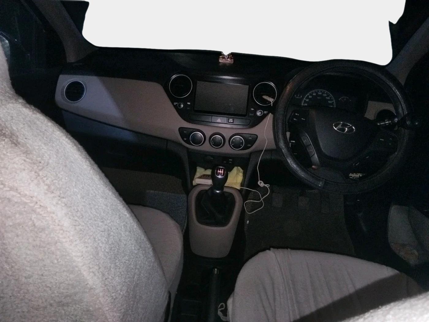 2016 Hyundai Grand i10 SPORTZ 1.2 KAPPA VTVT, Petrol, Manual, 28,010 km, interior