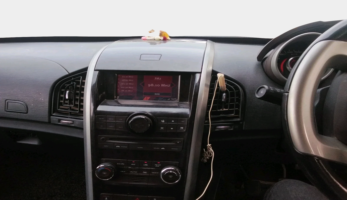 2015 Mahindra XUV500 W8, Diesel, Manual, 1,20,068 km, interior