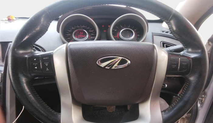 2015 Mahindra XUV500 W8, Diesel, Manual, 1,20,068 km, interior