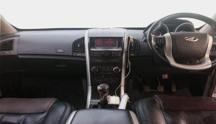 2015 Mahindra XUV500 W8, Diesel, Manual, 1,20,068 km, interior