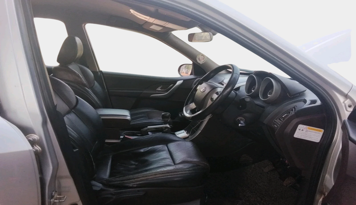 2015 Mahindra XUV500 W8, Diesel, Manual, 1,20,068 km, interior