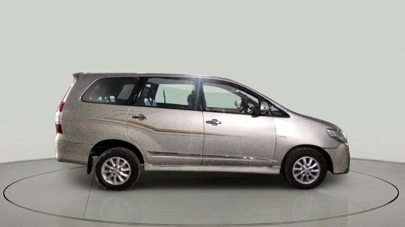 2014 Toyota Innova 2.5 ZX 7 STR, Diesel, Manual, 1,92,957 km, exterior