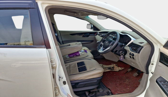 2016 Mahindra Kuv100 K8 6 STR, Petrol, Manual, 65,305 km, interior