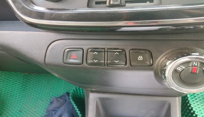 2017 Renault Kwid RXT 1.0 AMT, Petrol, Automatic, 1,10,561 km, interior