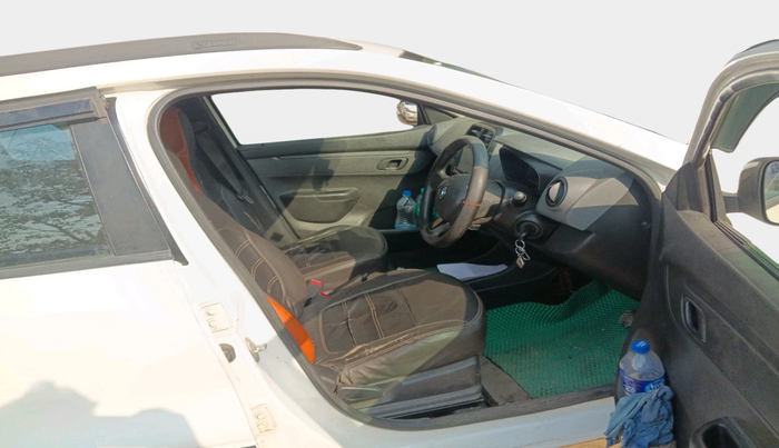 2017 Renault Kwid RXT 1.0 AMT, Petrol, Automatic, 1,10,561 km, interior