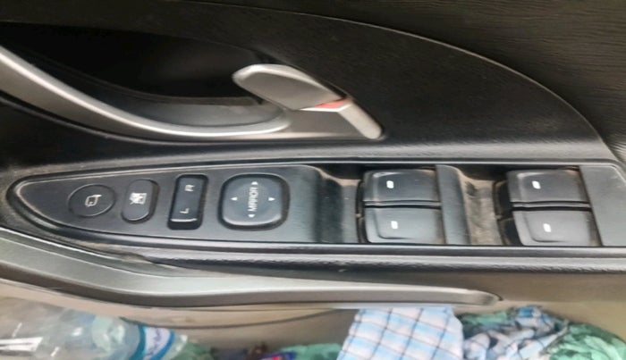 2016 Mahindra XUV500 W8, Diesel, Manual, 1,27,400 km, interior