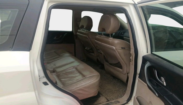 2016 Mahindra XUV500 W8, Diesel, Manual, 1,27,400 km, interior