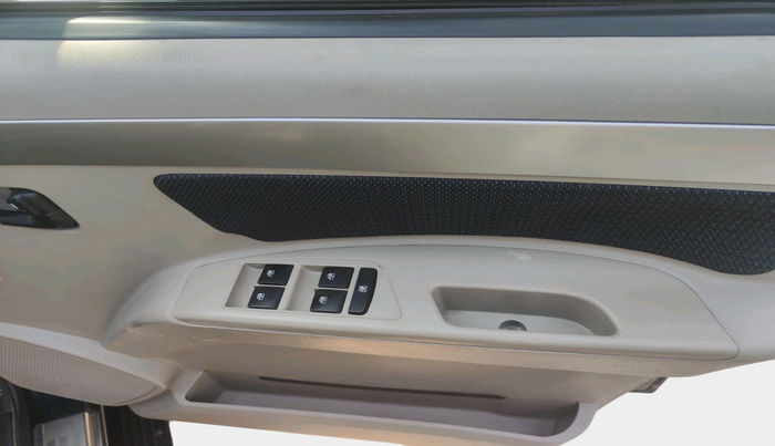 2018 Mahindra Scorpio S11 2WD, Diesel, Manual, 1,33,524 km, interior