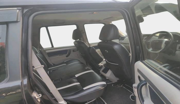 2018 Mahindra Scorpio S11 2WD, Diesel, Manual, 1,33,524 km, interior