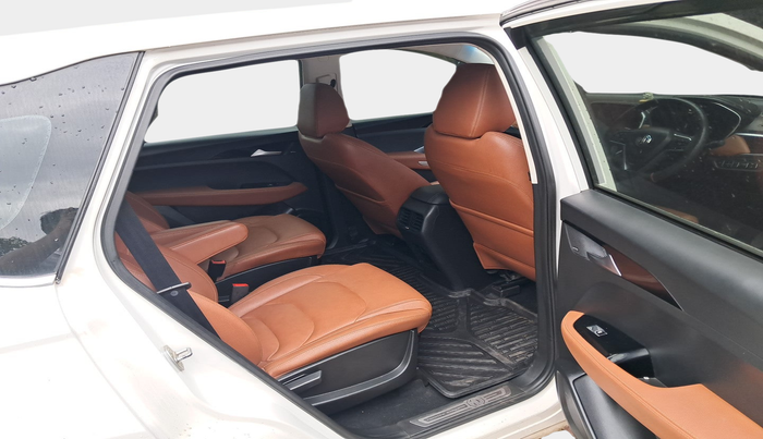 2023 MG HECTOR PLUS SHARP 2.0 DIESEL TURBO MT 6-STR, Diesel, Manual, 48,646 km, interior